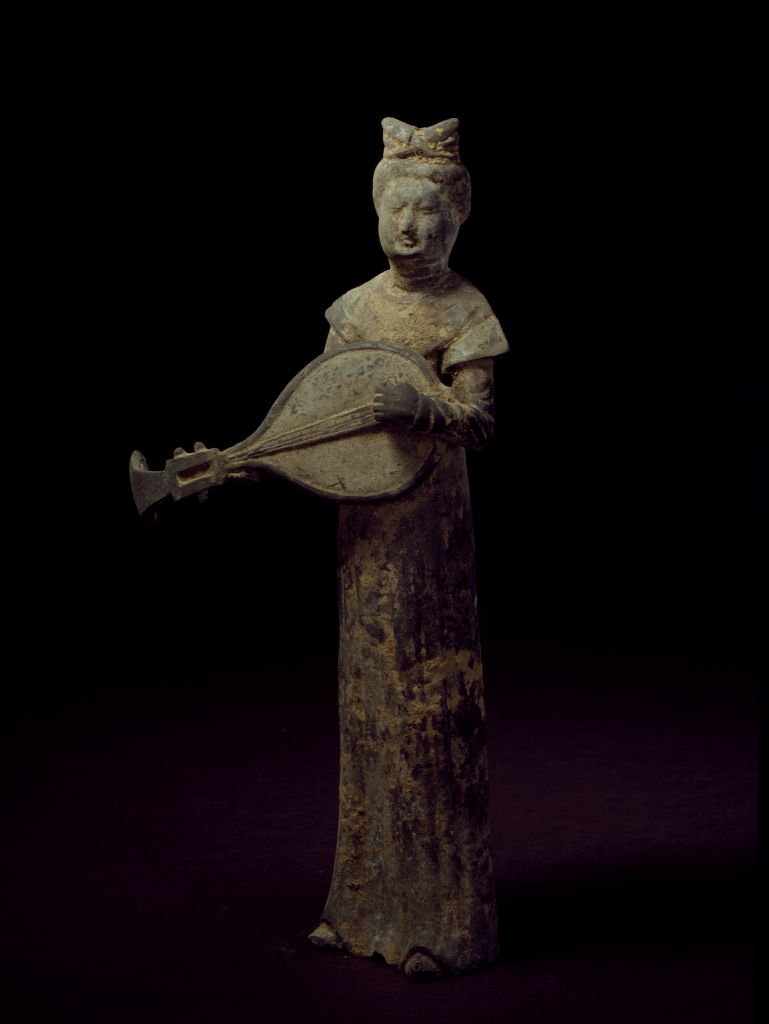 图片[1]-Pottery painted female figurines with pipa-China Archive